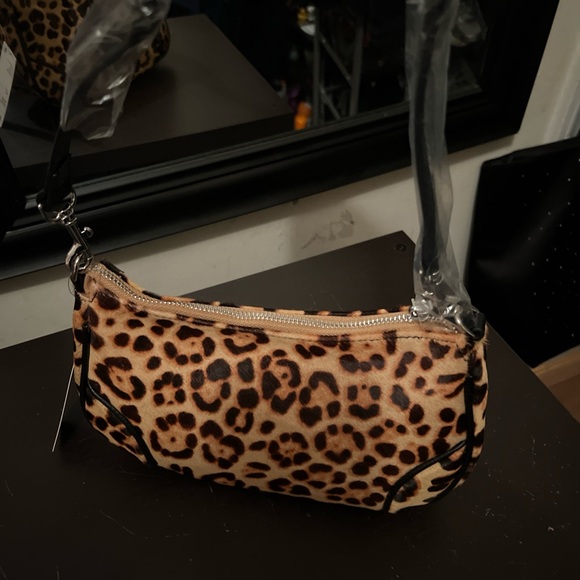 Urban Outfitters Leopard Print Shoulder Bag with Black Star - Picture 2 of 5